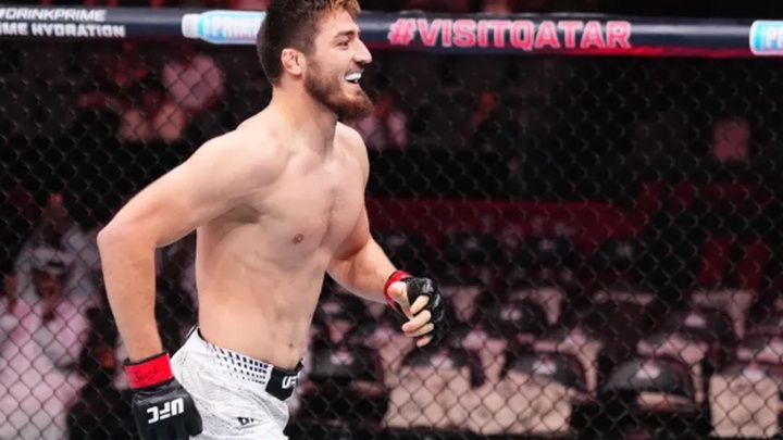 "Thợ săn" Abdul-Rakhman Yakhyev đè bẹp đối thủ ngày ra mắt UFC