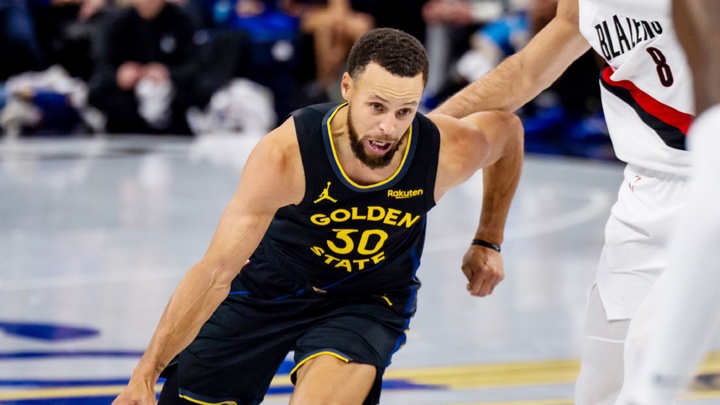 Stephen Curry và Steve Kerr bất đồng quan điểm sau thất bại của Warriors trước Portland