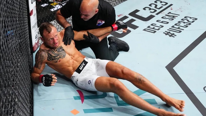 Jack Hermansson bị knockout tại UFC Qatar: Fan kêu gọi “hãy giải nghệ”