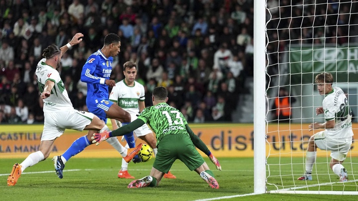 Real Madrid thoát thua sau khi bị đội mới lên hạng phơi bày điểm yếu