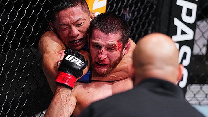 Islam Makhachev có ý tung khăn cứu Tagir Ulanbekov sau "ác mộng" ở UFC Qatar