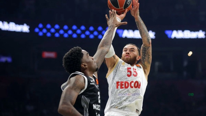 Cựu cầu thủ NBA "đòi đánh trọng tài" ở giải châu Âu, bị treo giò 3 trận