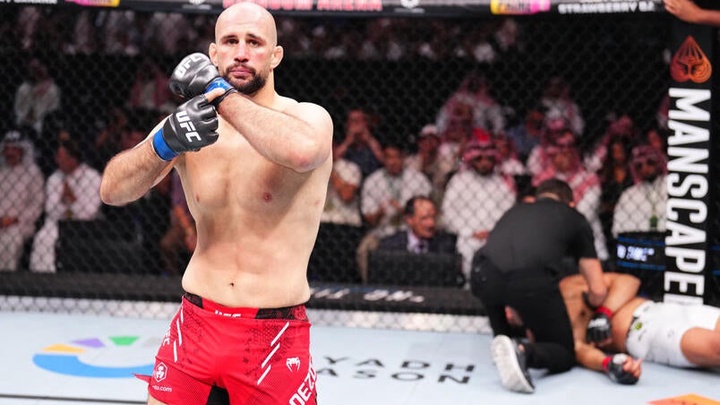 Volkan Oezdemir quyết săn suất tranh đai hạng bán nặng UFC sau chiến thắng tại Qatar