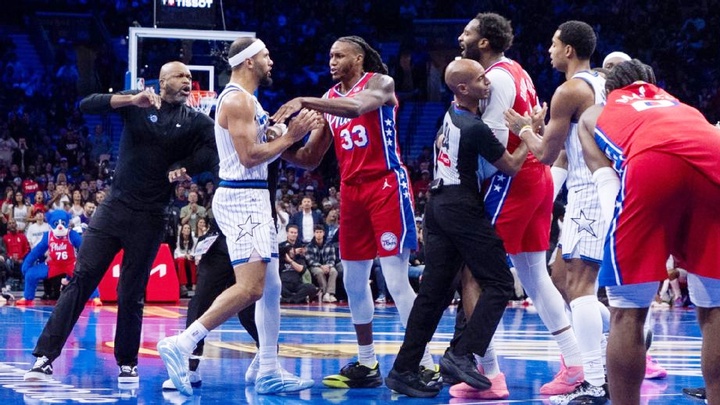 Một cầu thủ bị đuổi, 4 người nhận lỗi kỹ thuật trong vụ ẩu đả giữa Orlando Magic và Philadelphia 76ers