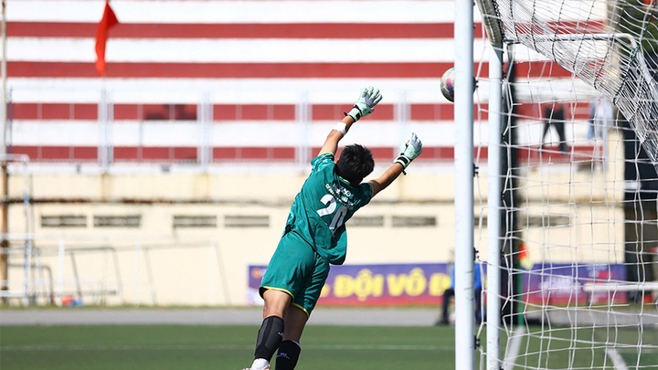 Siêu phẩm "lá vàng rơi" đưa Trường Đại học Sư phạm TDTT Hà Nội vào chung kết NUC 2025 Cúp TV360