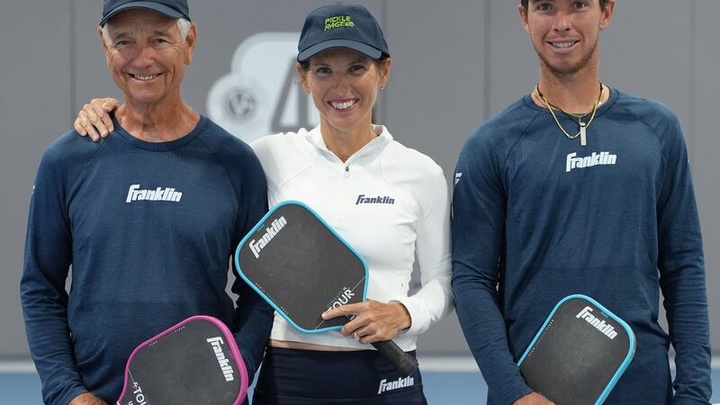 Kỳ nghỉ lễ Tạ ơn của gia đình Johnson trong làng pickleball