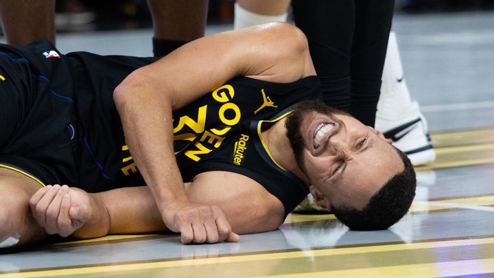 Tin chấn thương Warriors: Stephen Curry bị dập cơ đùi, sẽ chụp MRI để xác định cụ thể