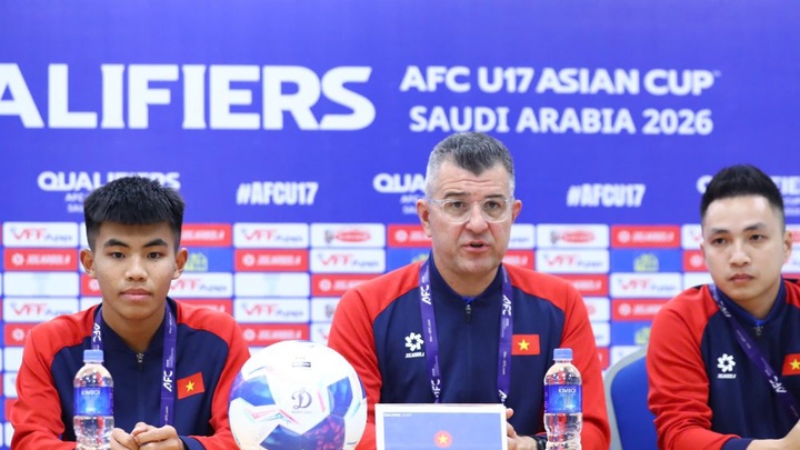 HLV Cristiano Roland hài lòng sau chiến thắng của U17 Việt Nam trước U17 Hồng Kông (TQ)