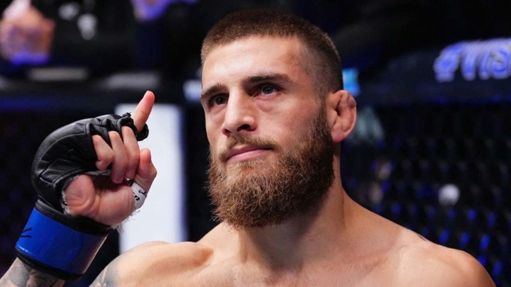 Aleksandre Topuria: “Tôi muốn tiếp tục sống cuộc đời này” sau chiến thắng tại UFC Qatar