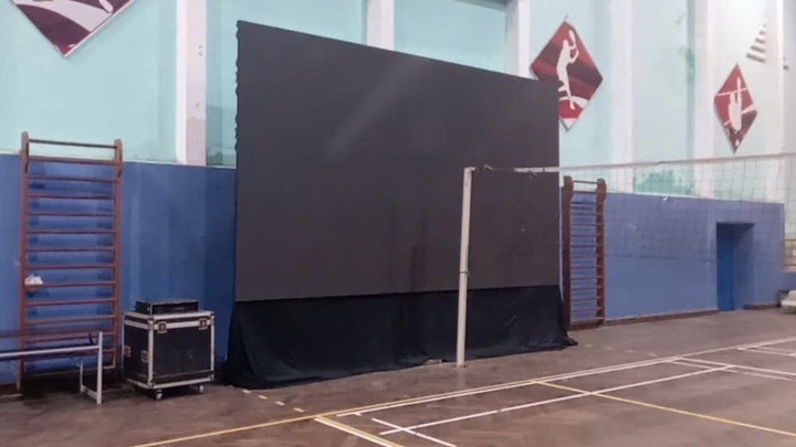 Đại học Huế lắp màn hình “siêu khủng” ngay trong đêm, chờ rước cúp về nhà