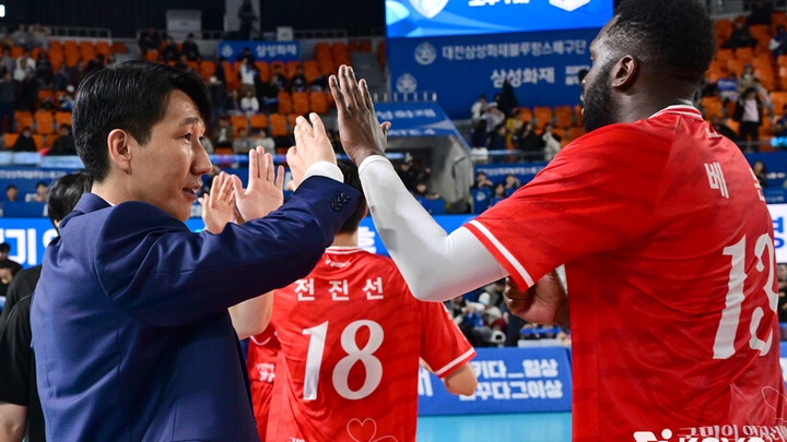 HLV Renan và HLV Kwon Young-min đồng quan điểm: “Trận đấu hôm nay cực kỳ quan trọng”