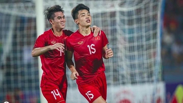 HLV Kim Sang Sik chốt ban cán sự mới sau chấn thương của Văn Trường