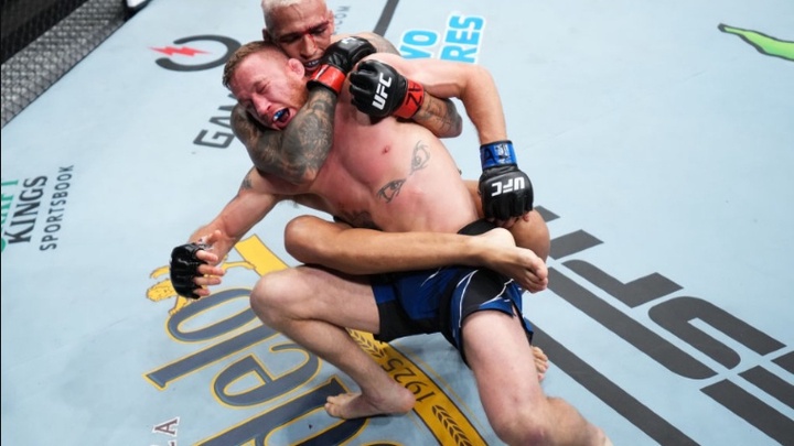 Charles Oliveira chỉ ra “điểm yếu” của Justin Gaethje trước Paddy Pimblett