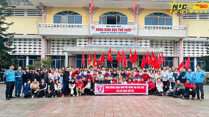 Ngập tràn hạnh phúc chào đón tân vương Đại học Huế trở về nhà