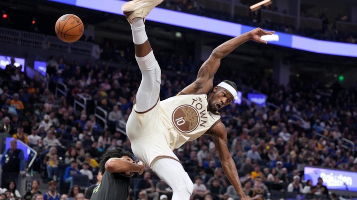 Warriors nín thở: Jimmy Butler dính chấn thương ngay khi Stephen Curry vắng mặt