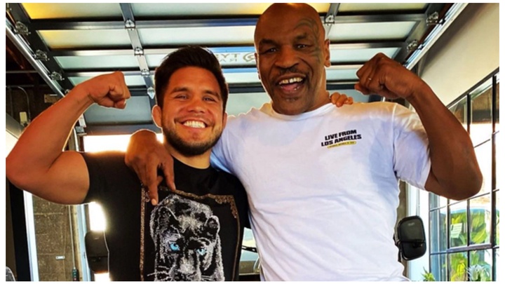 Mike Tyson khen ngợi Henry Cejudo khi “bắt chước hoàn hảo” cú đấm thương hiệu