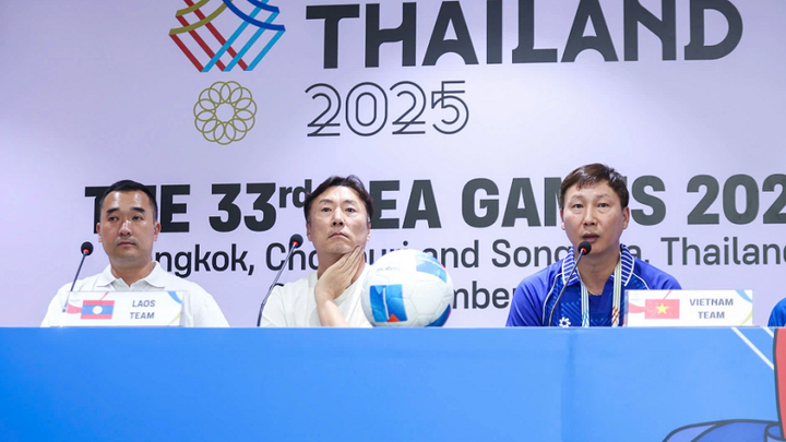 HLV Kim Sang-sik thận trọng về đối thủ trong trận mở màn của U22 Việt Nam