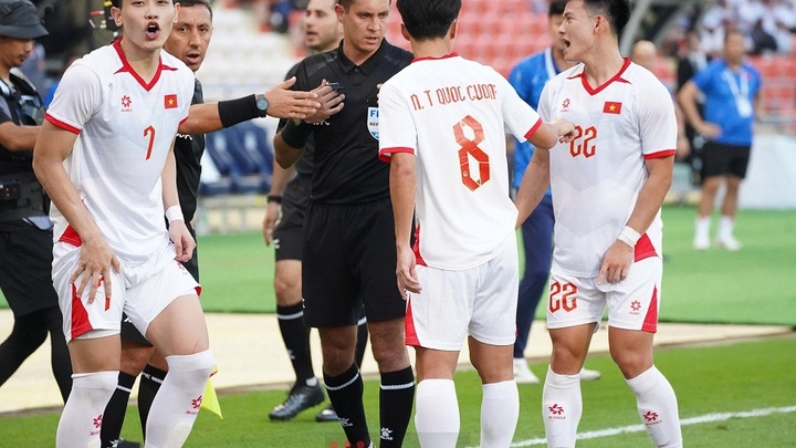 U22 Việt Nam ghi bàn thắng tranh cãi trước U22 Lào ở trận mở màn SEA Games 2025