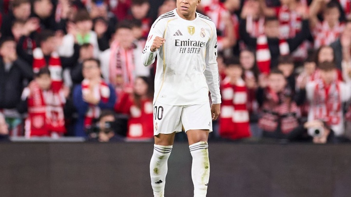 Siêu phẩm giúp Mbappe vượt qua Haaland trong cuộc đua Chiếc giày vàng