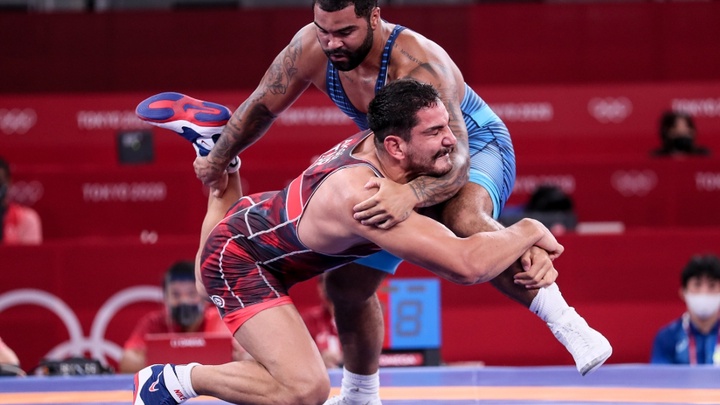 Joe Rogan cảnh báo hạng nặng UFC: “Gable Steveson mà vào tiêu hết”