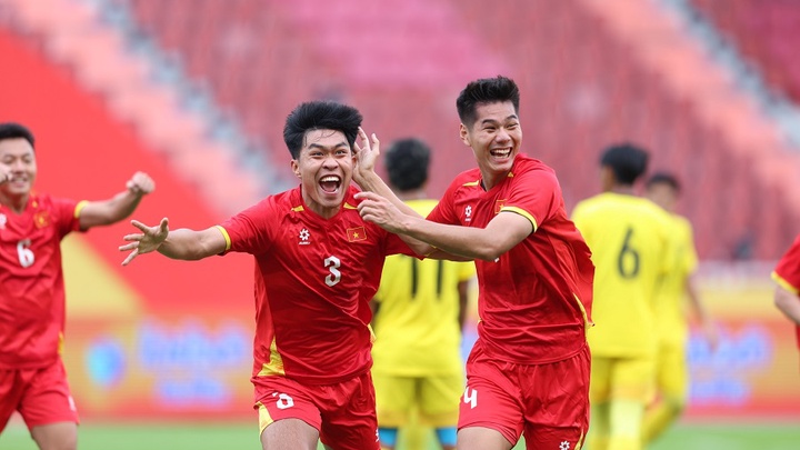 U22 Việt Nam xuất sắc giành ngôi đầu bảng và lọt vào bán kết SEA Games 33