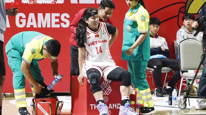 Xót xa hình ảnh Thảo Vy chấn thương, Thảo My bị đẩy ngã: Sự quả cảm của những cô gái bóng rổ Việt Nam