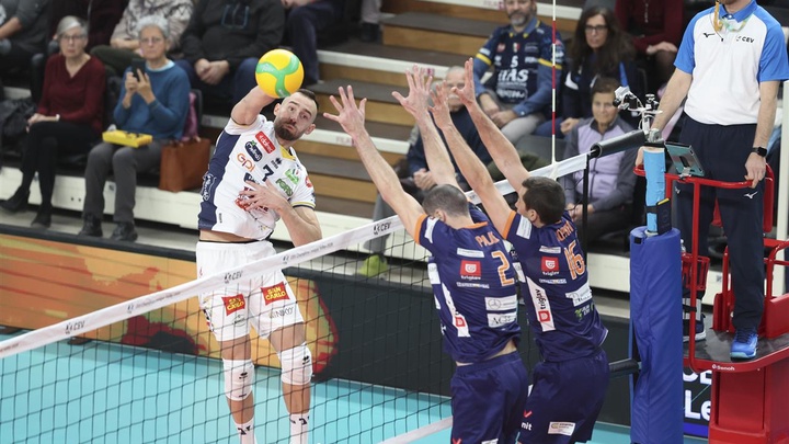 Trentino và Berlin mở màn Champions League bằng những chiến thắng thuyết phục