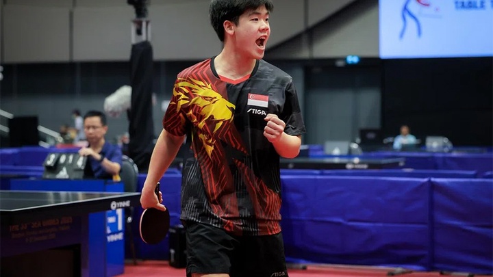 Thần đồng bóng bàn Singapore nói gì về tấm HCV SEA Games 33 đồng đội nam?