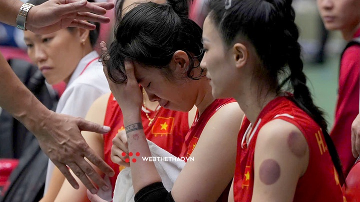 "Mưa nước mắt" sau thất bại khó quên của bóng chuyền nữ Việt Nam tại SEA Games 33