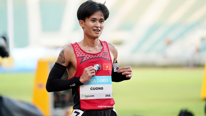 Trung Cường bảo vệ HCV SEA Games và tấm hình ăn mừng đặc biệt