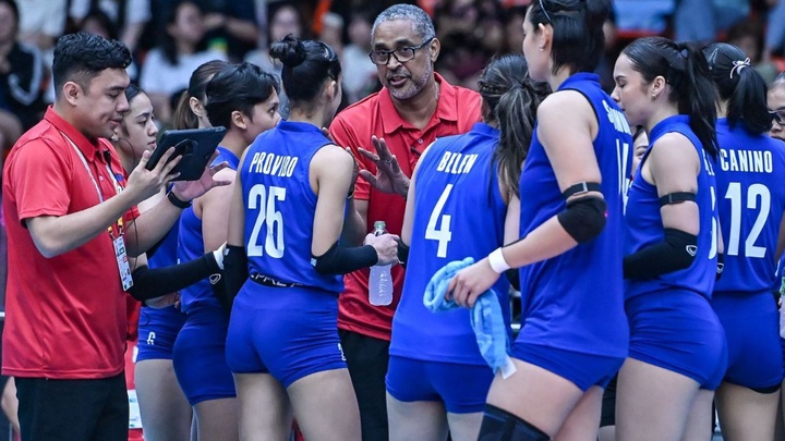HLV đội tuyển bóng chuyền Philippines nguy cơ mất ghế sau SEA Games 33