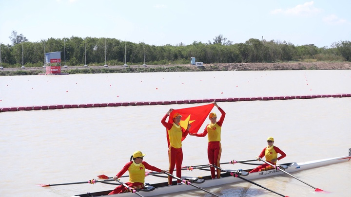 Đua thuyền Việt Nam lập "hat-trick" vàng trong buổi sáng 17/12