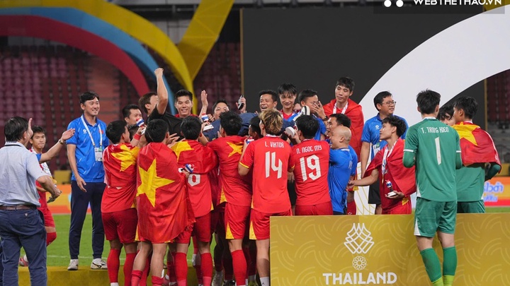 U22 Việt Nam nhận “cơn mưa” tiền thưởng sau tấm HCV SEA Games 33