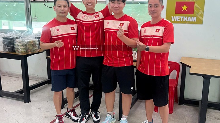 Phạm Quang Huy cùng đội hình 25m súng ngắn bắn nhanh có HCV SEA Games kịch tính