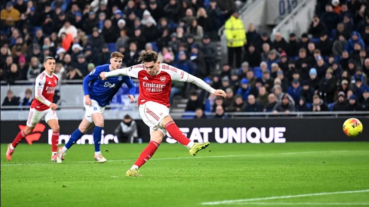 Gyokeres ghi bàn thắng quyết định cho Arsenal với tranh cãi về VAR