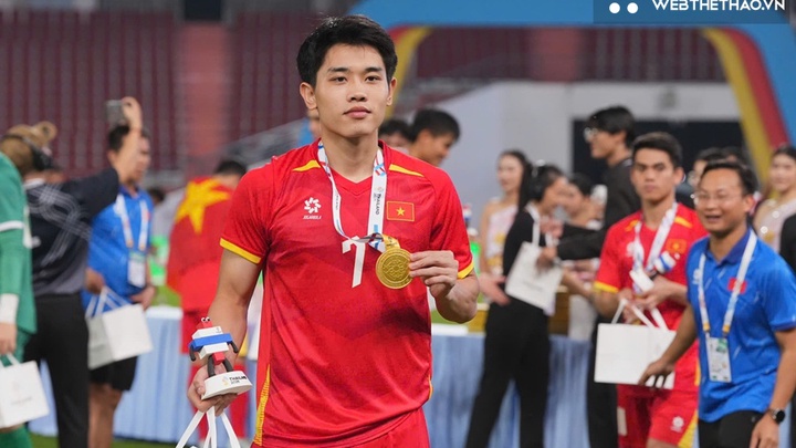 Hai cầu thủ giành HCV SEA Games 33 lọt vào Top 5 Quả bóng Vàng Việt Nam 2025