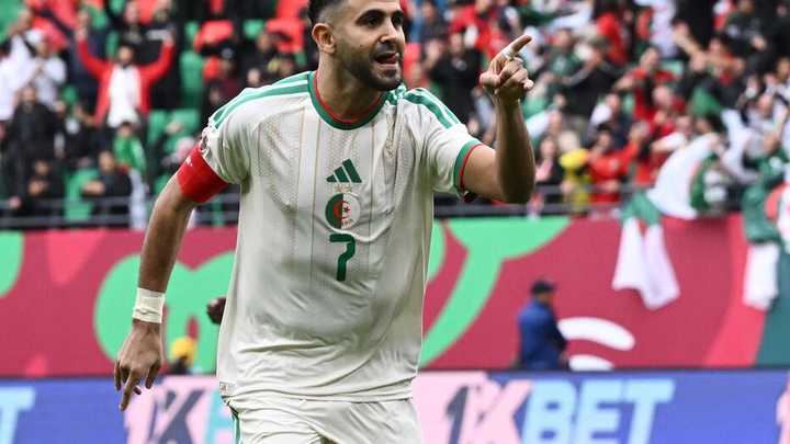 Cựu ngôi sao Man City lập cú đúp, Algeria thắng lớn ở Cúp châu Phi