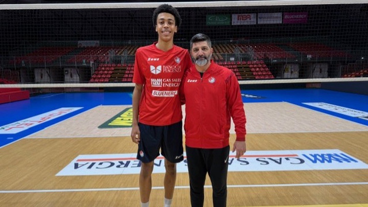 Tuyển thủ người Pháp Daniel Iyegbedeko tập luyện cùng Biancorossi