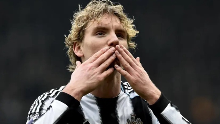 Woltemade, gã khổng lồ cao hai mét tăng giá trị 833% chỉ trong một năm