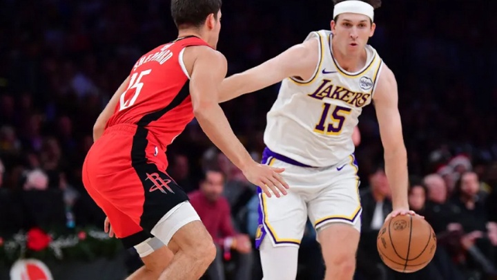 Austin Reaves rời sân sớm ngày Giáng sinh, Luka Doncic cảnh báo về sự nguy hiểm của chấn thương bắp chân