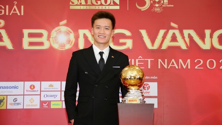 Hoàng Đức vượt Đình Bắc, lập hat-trick Quả bóng Vàng