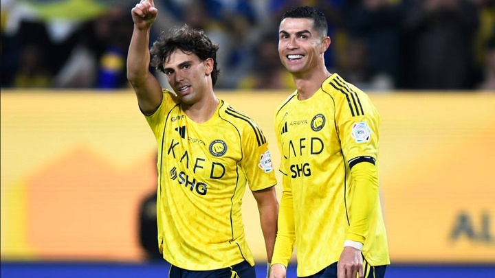 Ronaldo trở thành cầu thủ đầu tiên ghi được 40 bàn thắng trong 14 năm khác nhau