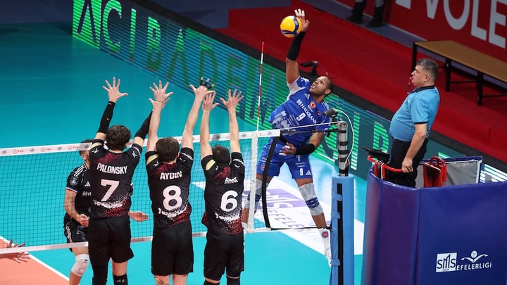 Efeler Ligi khép lại lượt đi: Cuộc đua khốc liệt dần lộ diện