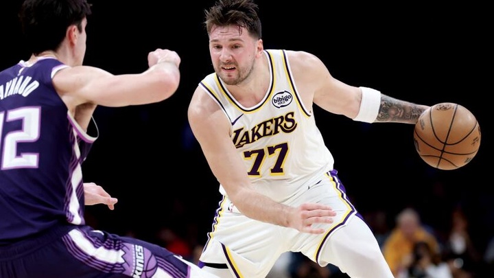 Chấm dứt tháng 12 tệ hại, Los Angeles Lakers "hủy diệt" Kings với cách biệt 24 điểm