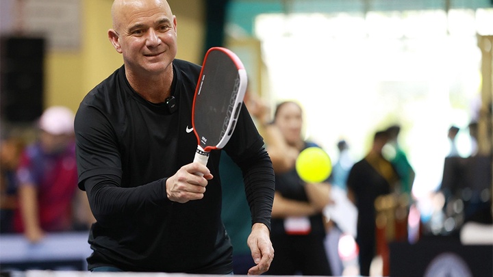 Andre Agassi kêu gọi các tay vợt chuyên nghiệp “nâng tầm” thời trang thi đấu pickleball