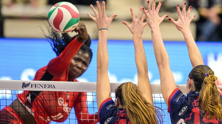 Eurotek Laica UYBA suýt tạo nên kỳ tích, Chieri giành vé vào chung kết Coppa Italia