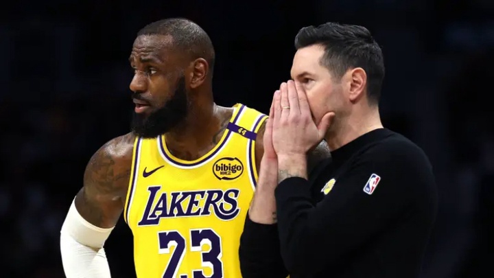 Cùng tuổi 41, HLV Lakers thừa nhận cơ thể "già cỗi" so với sự dẻo dai phi thường của LeBron James