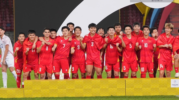 Bóng đá Việt Nam 2026: “Bão” giải đấu và năm thử lửa toàn diện