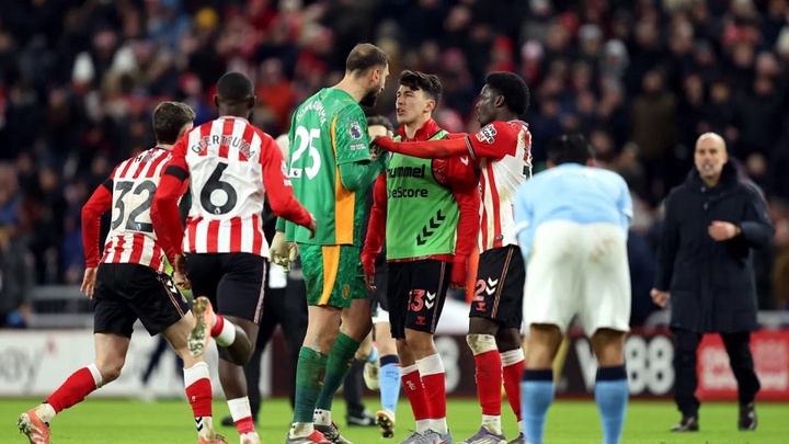 Donnarumma suýt xô xát sau trận hoà của Man City