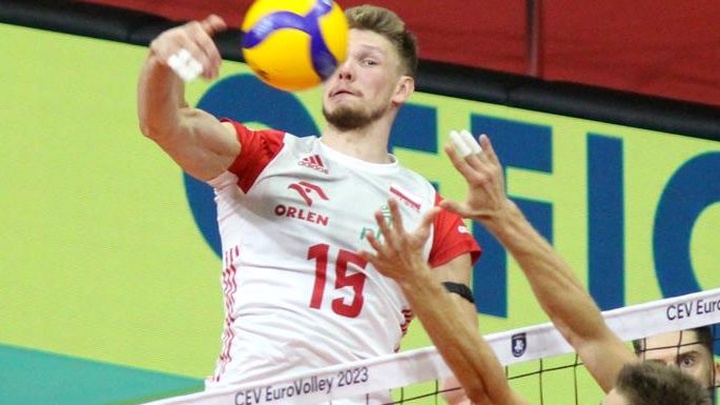 Pol M. Kochanowski phải ngồi ngoài dài hạn vì chấn thương đầu gối